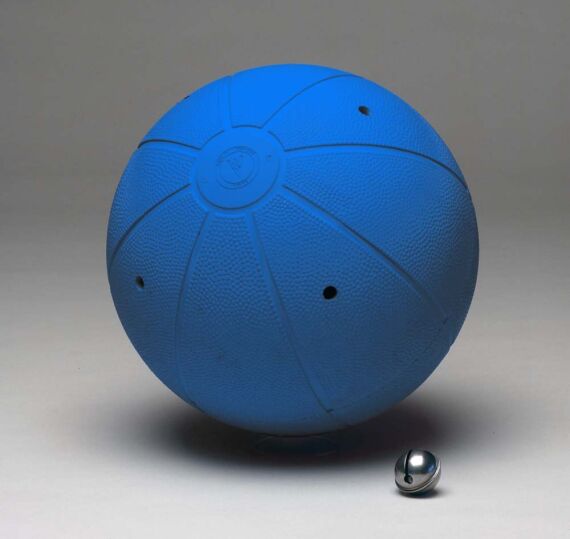 WV Goalball mit Glocken und Schalllöchern