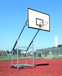 Fahrbare Basketballanlage aus Alu mit Zielbrett, Korb und Netz